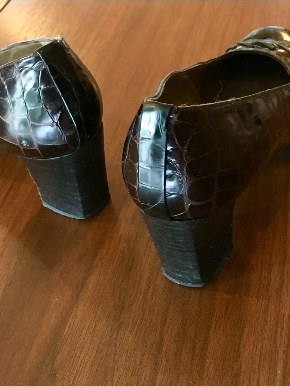 Vintage Stuart Weitzman Black/Brown Croc-Embossed Leather Pumps 9AA